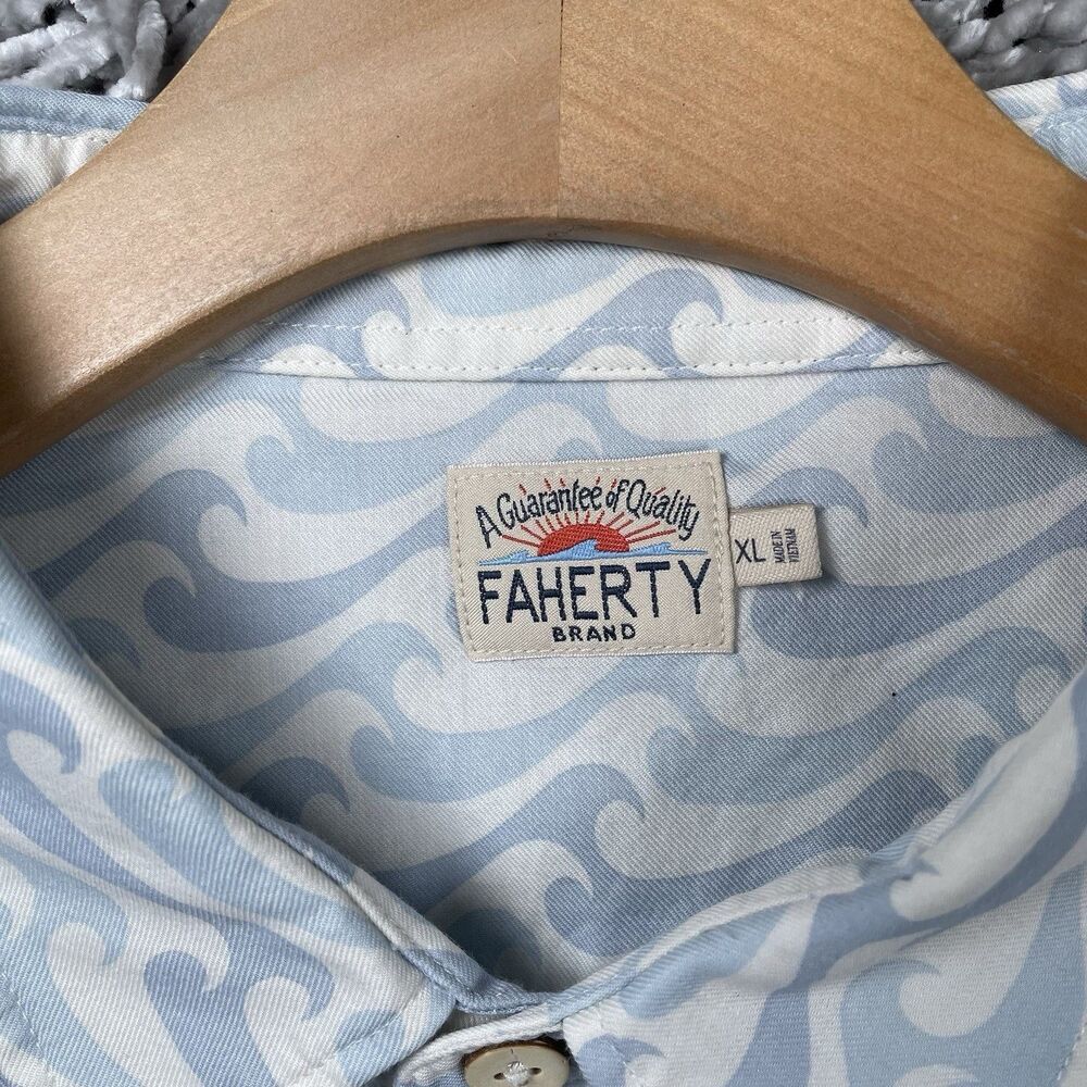 Faherty Playa Shirt Men's XL Blue Short Sleeve Waves Tropical Hawaiian Preppy - Picture 2 of 6